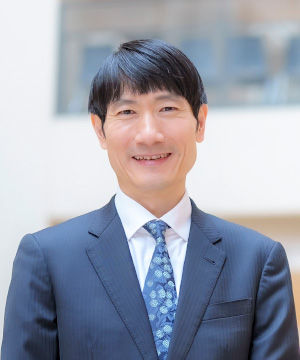 春名　展生